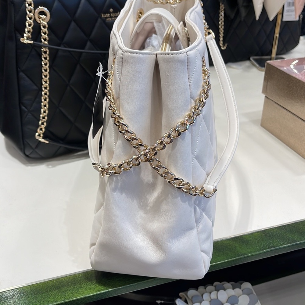 Kate Spade Carey Tote
COLOR:
Parchment
NWT - Picture 10 of 16
